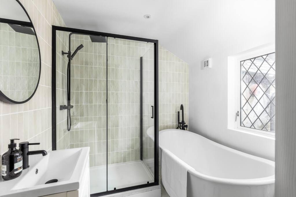 Luxe Design - Chic Cottage - Heart Of 로드버리 외부 사진